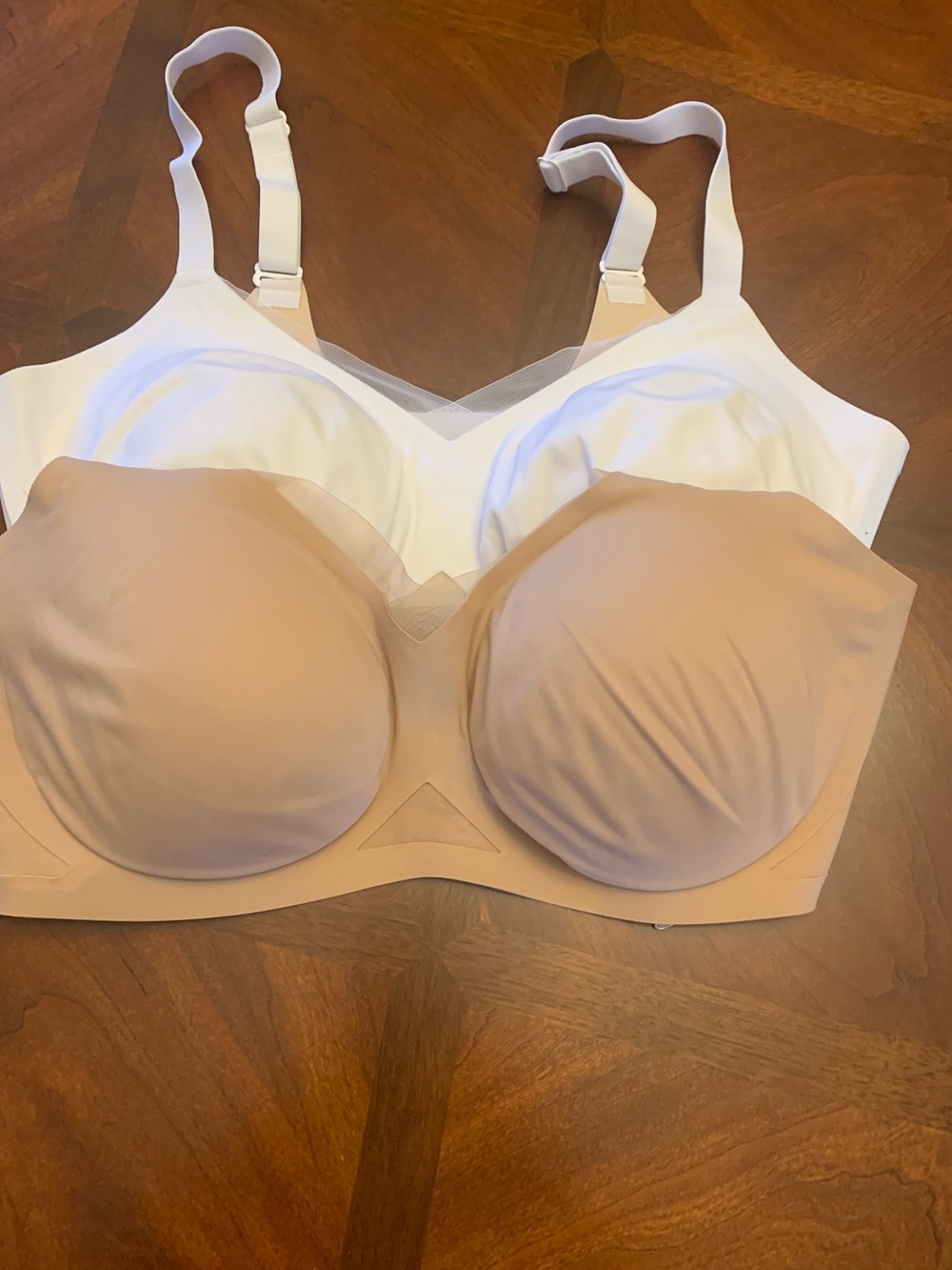 Honeylove Seamless Wireless Bras - White & Sand. 36D/DD(E) - M+